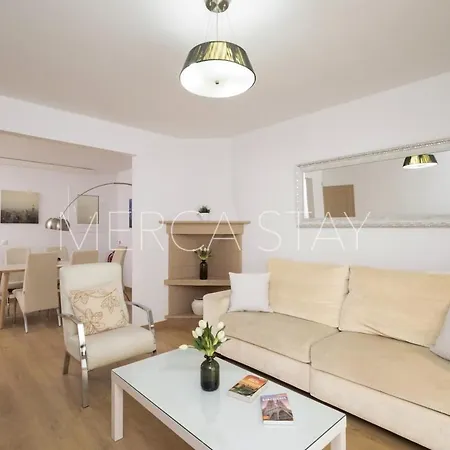 Prime Spot On Sitges' Iconic Street Apartament